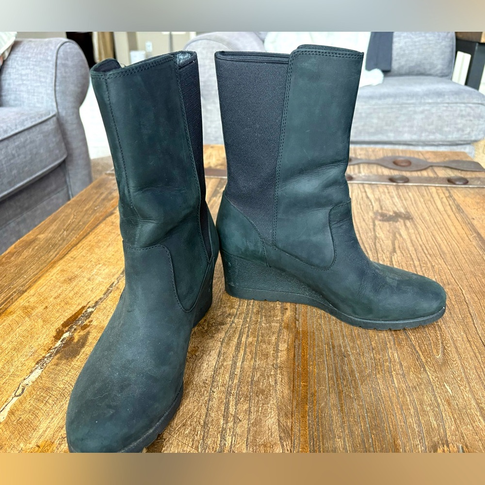 UGG Coraline Waterproof Wedge Boots in black leather size 8